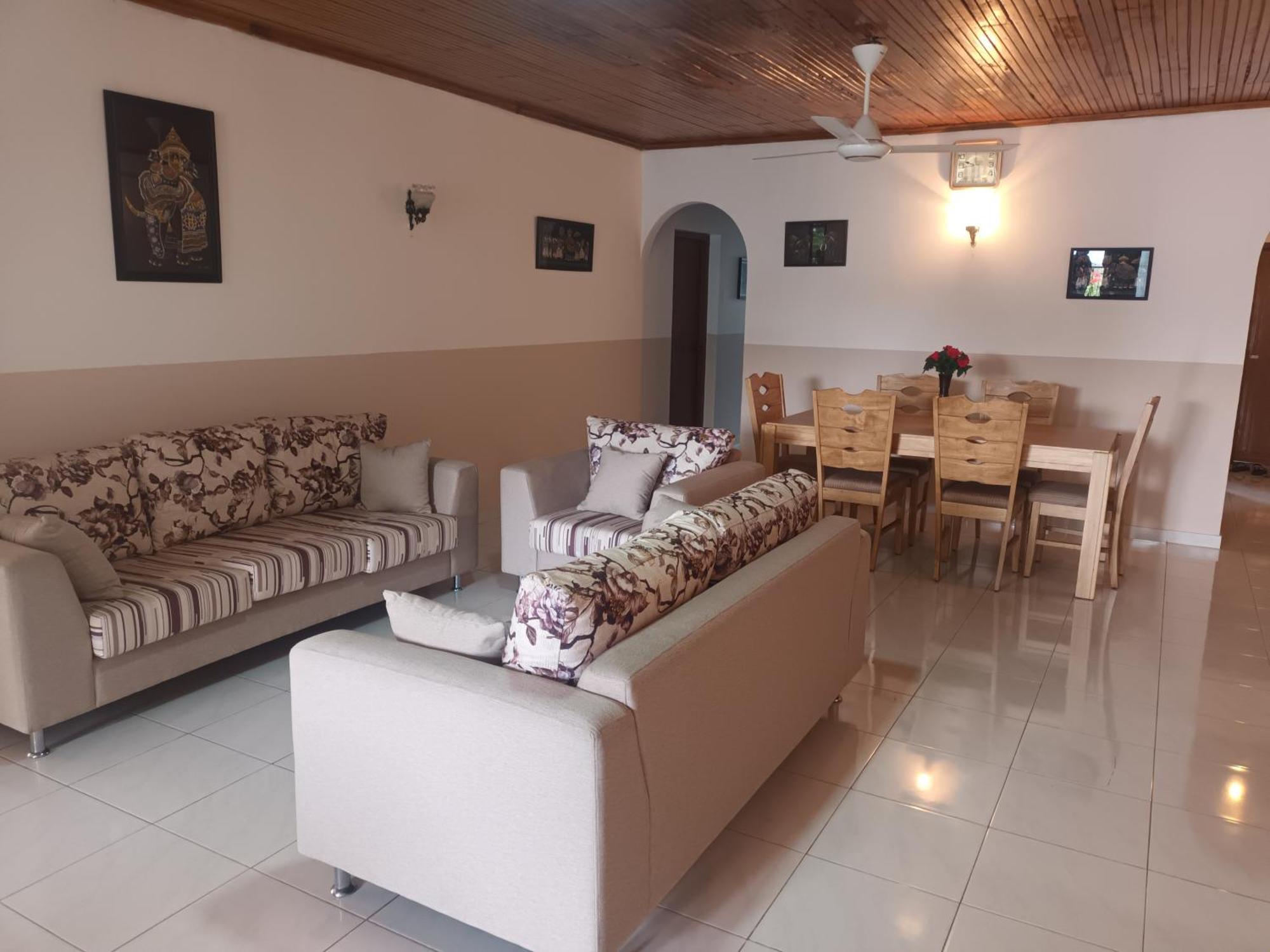 مافونت لافينيا Lovely Flowers In Mount Lavinia المظهر الخارجي الصورة