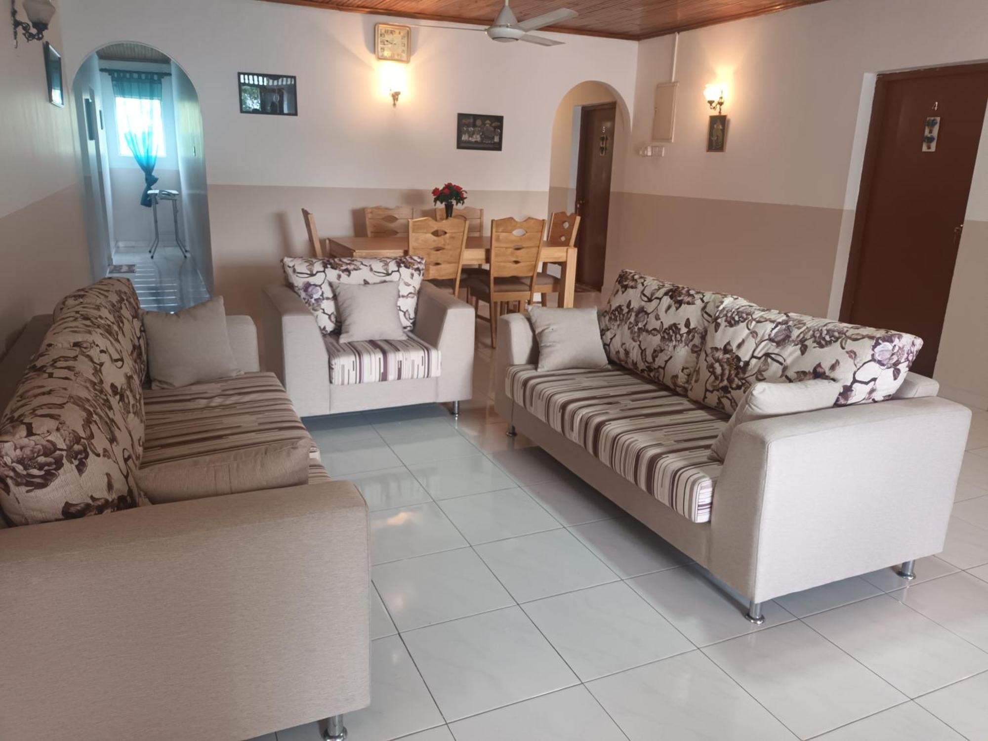 مافونت لافينيا Lovely Flowers In Mount Lavinia المظهر الخارجي الصورة